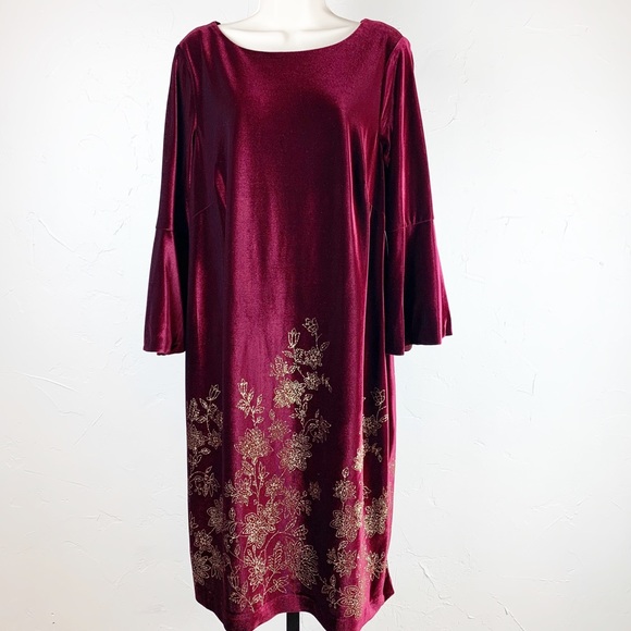 Jessica Howard Velvet Bell Sleeve Sheath Dress with Embroidered Embellishments - Picture 4 of 9